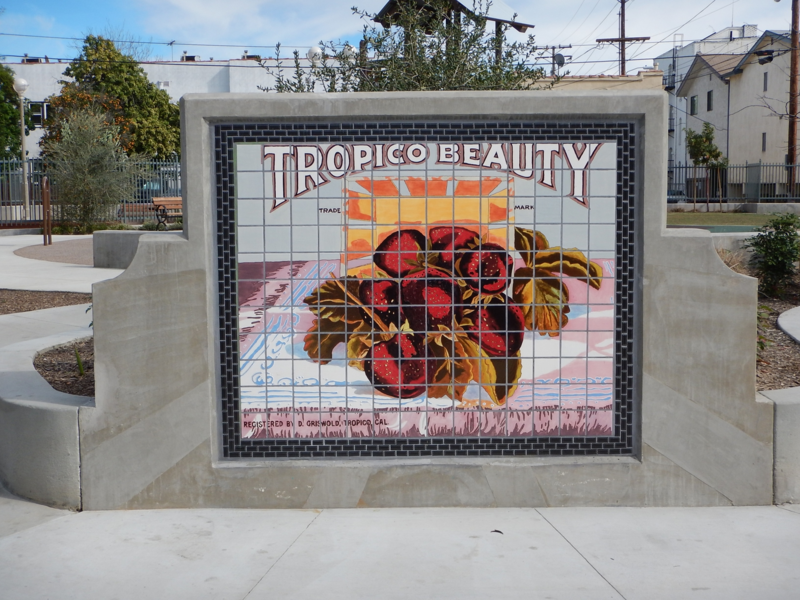 Mural with the words Tropico Beauty and fruits.